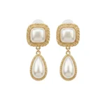 Arete cuadro y gota perla