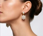 Arete cristal perla y flor - Imagen 2